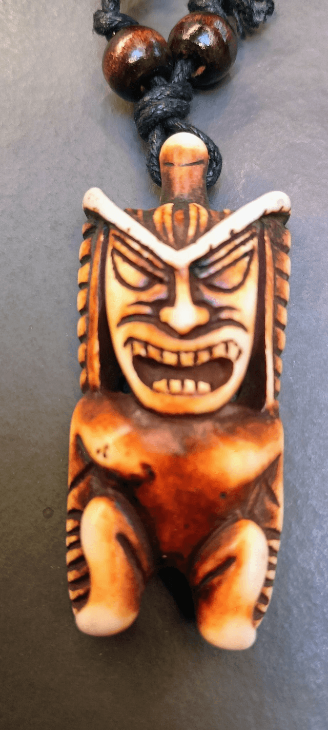 Collier ajustable à pendentif Tiki Polynésien (café)
