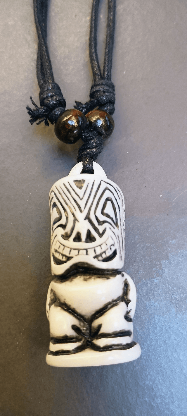 Collier ajustable à pendentif Tiki Polynésien (blanc)