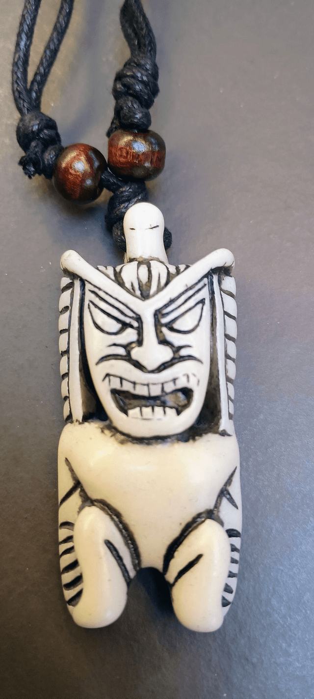 Collier ajustable à pendentif Tiki Polynésien (blanc)