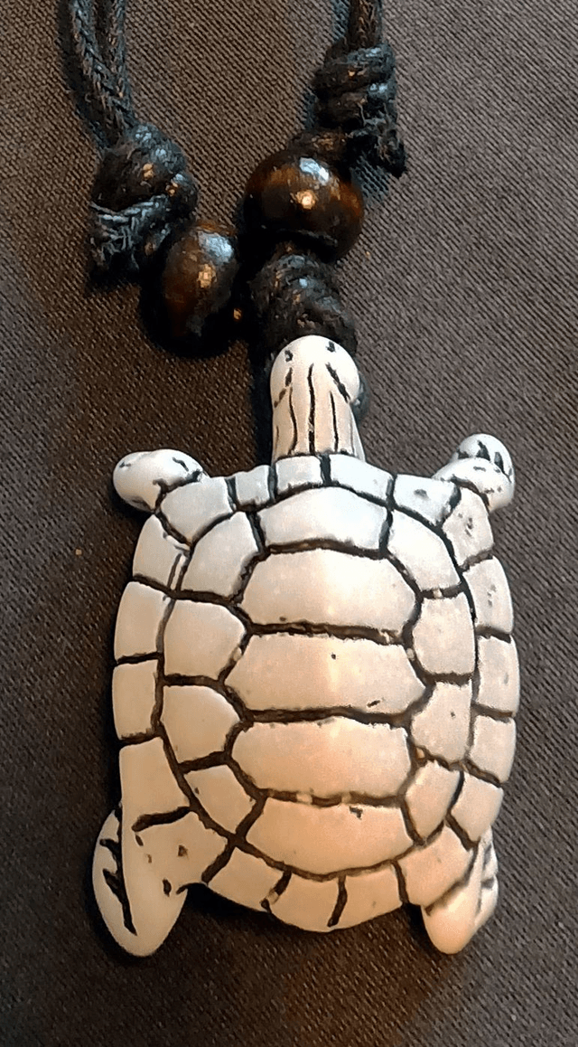 Collier ajustable à pendentif tortue