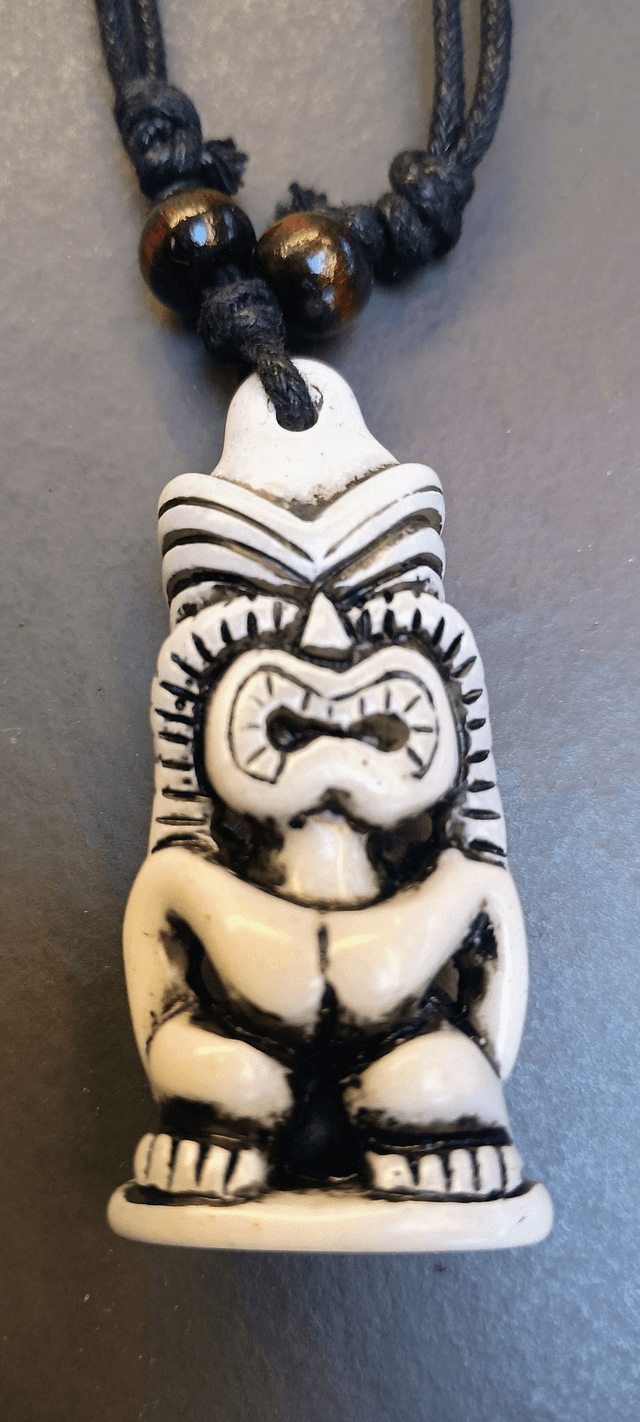 Collier ajustable à pendentif Tiki Polynésien (blanc)