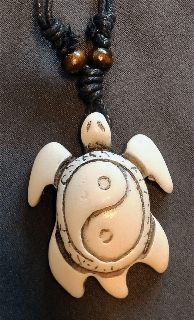 Collier ajustable à pendentif tortue