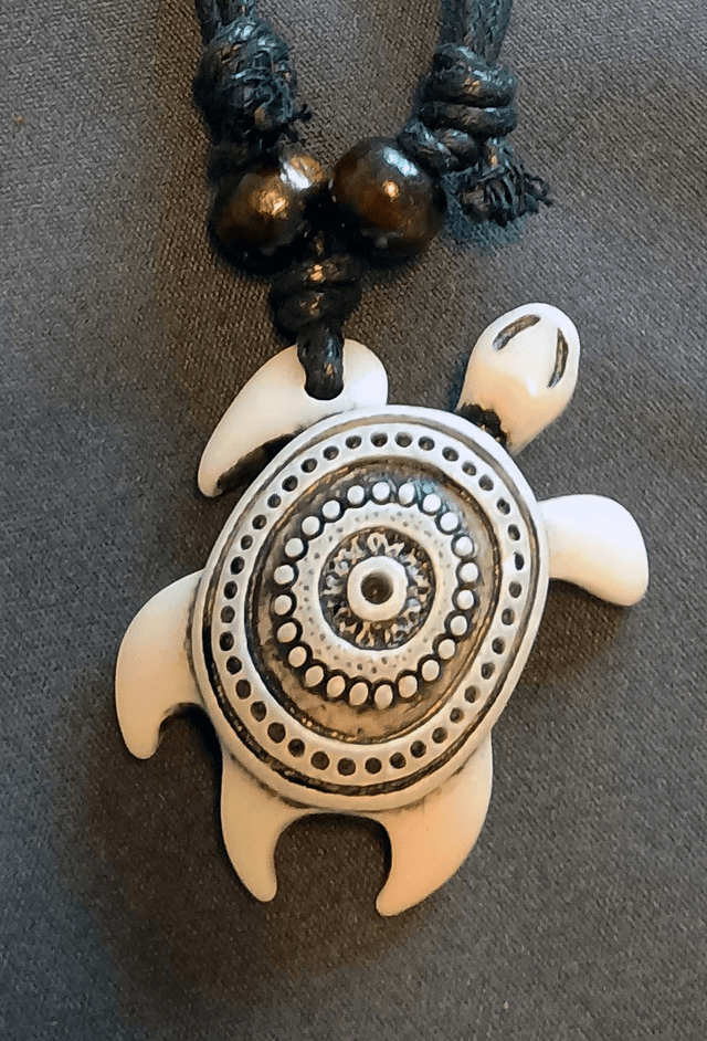Collier ajustable à pendentif tortue
