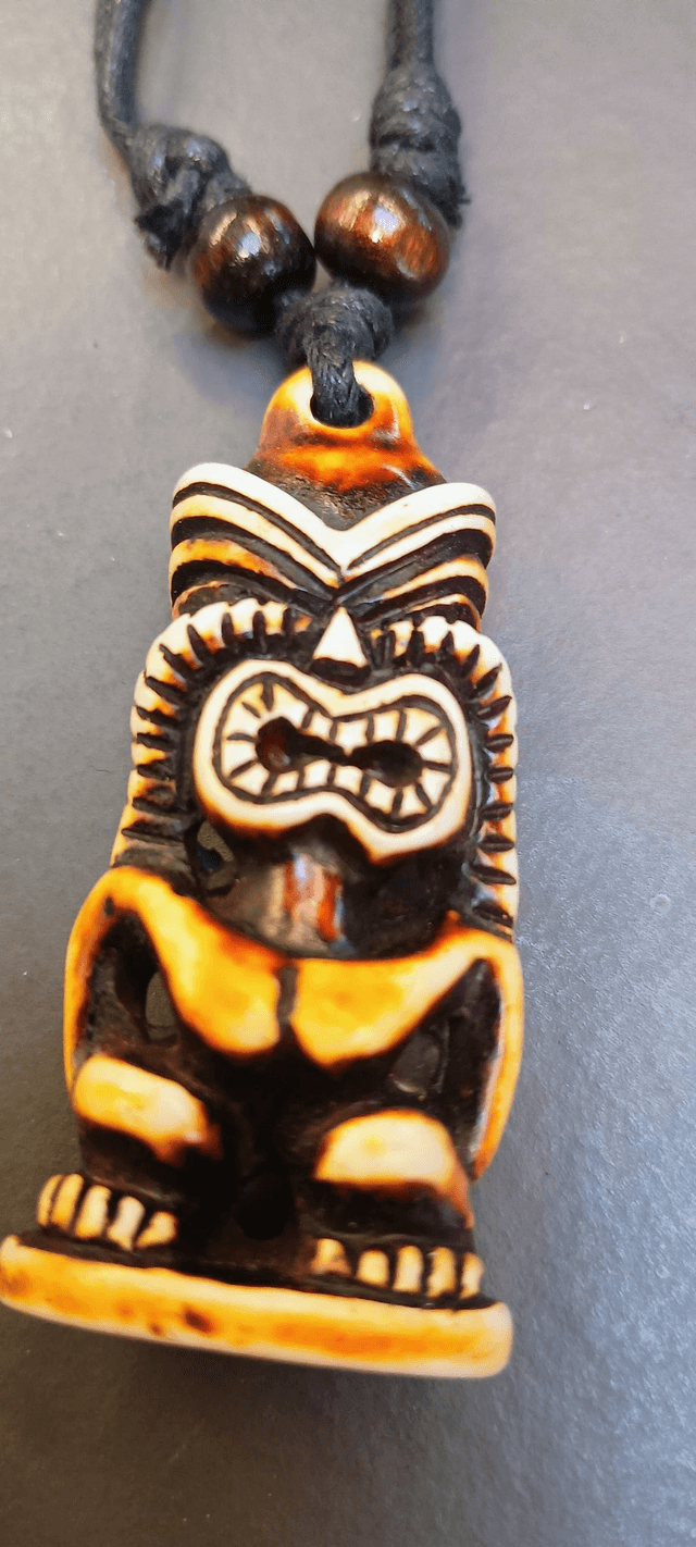Collier ajustable à pendentif Tiki Polynésien (café)