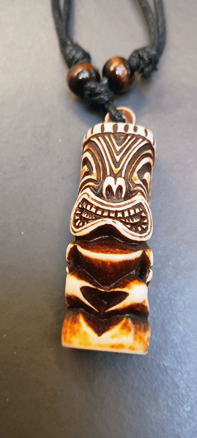 Collier ajustable à pendentif Tiki Polynésien (café)