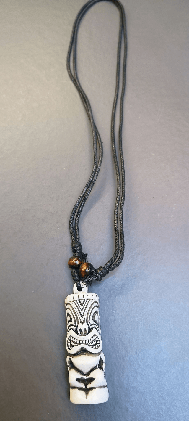 Collier ajustable à pendentif Tiki Polynésien (blanc)