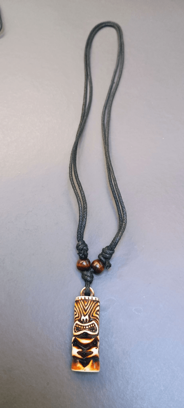 Collier ajustable à pendentif Tiki Polynésien (café)