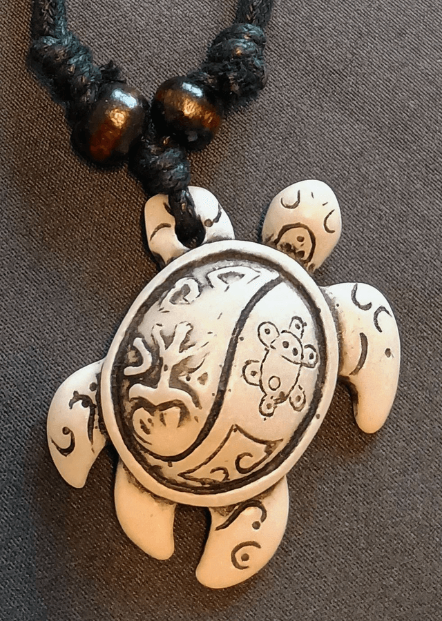 Collier ajustable à pendentif tortue