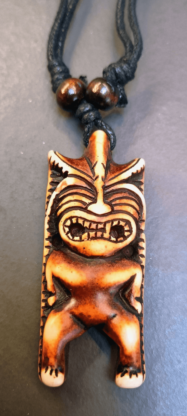 Collier ajustable à pendentif Tiki Polynésien (café)