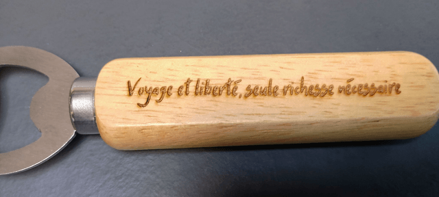 Décapsuleur bois avec message personnalisé