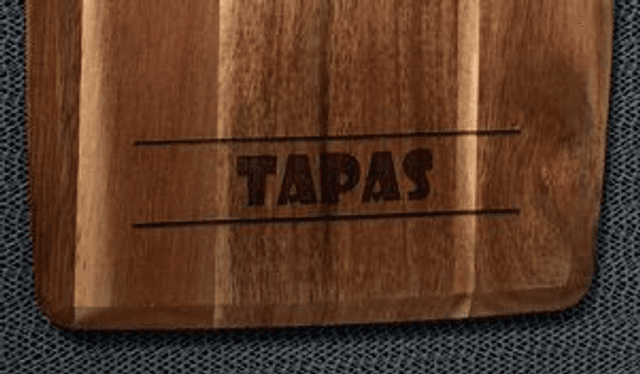 Planche de service en acacia - Tapas